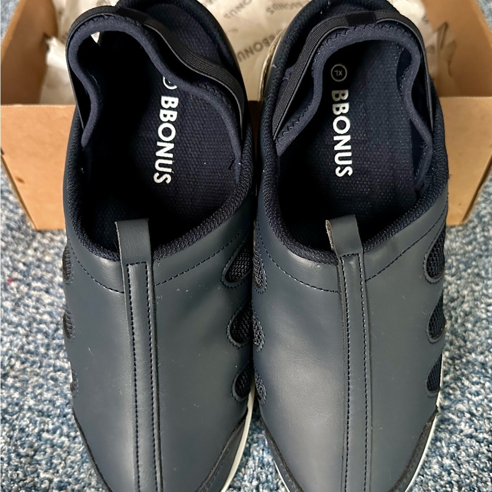 NIB Women's Unisex Nursing Slip-On Clog Sneakers